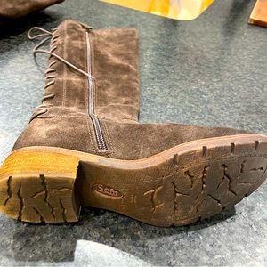 Ladies brown suede boots - cute tie in back